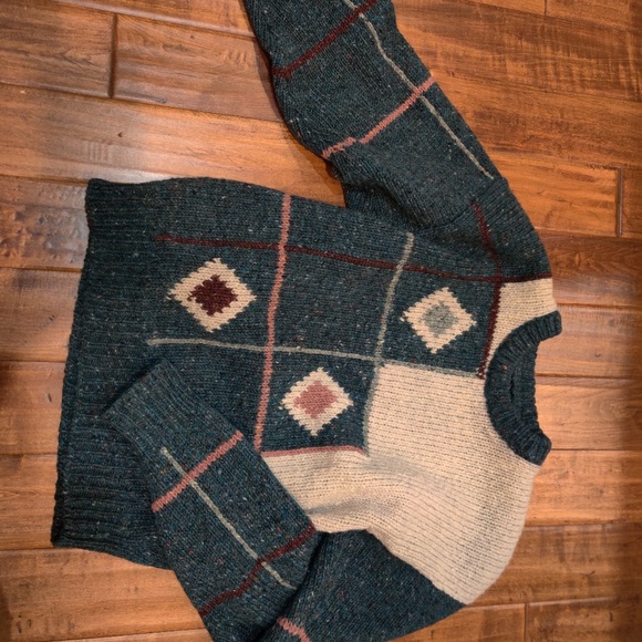 Vintage plaid 100% wool sweater, perfect for fall - Picture 3 of 4